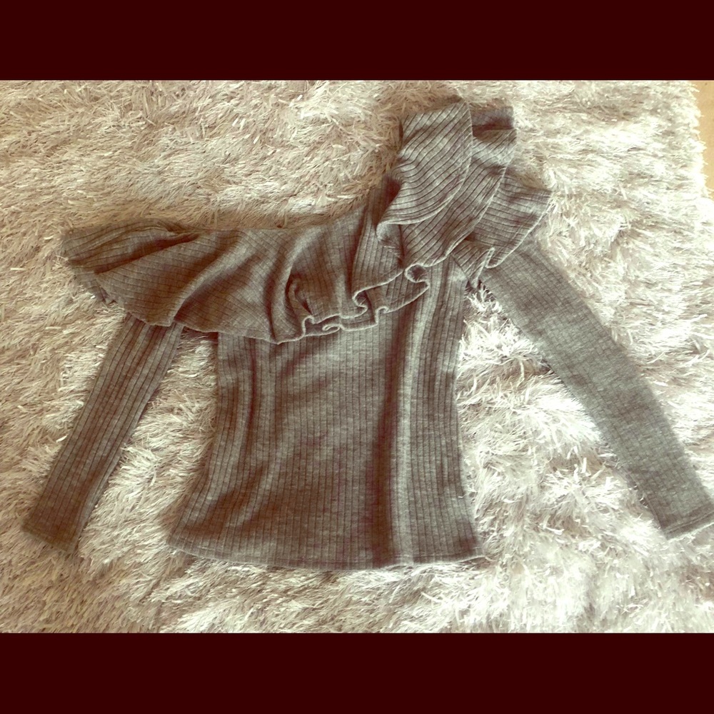 Gray Over the shoulder boutique blouse